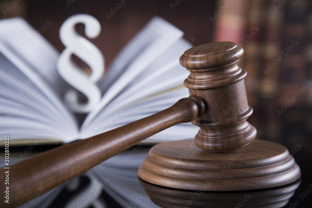 Paragraph, Judges wooden gavel, on mirror reflection background Paragraph, Judges wooden gavel, on mirror reflection background