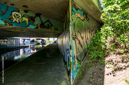 Feuchte Brücke photo