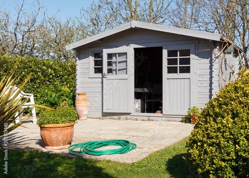 Cabanon de jardin avec terrasse