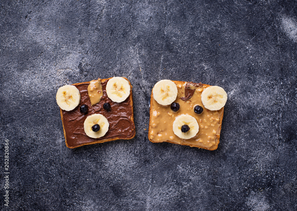 Fototapeta premium Sandwiches with peanut butter in shape of bear