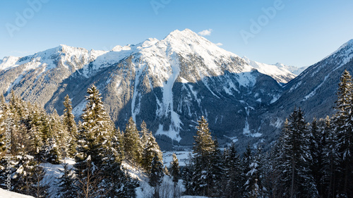 alpine summits in winter © ecwo