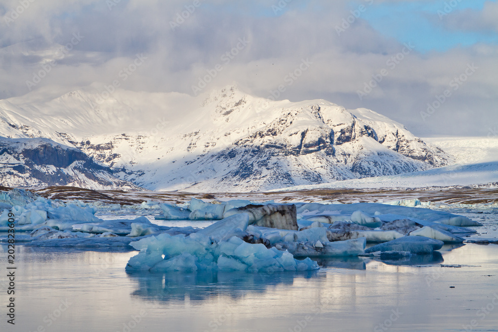 Icebergs in Jokulsarlon glacial lagoon, Iceland Icebergs in Jokulsarlon glacial lagoon, Iceland