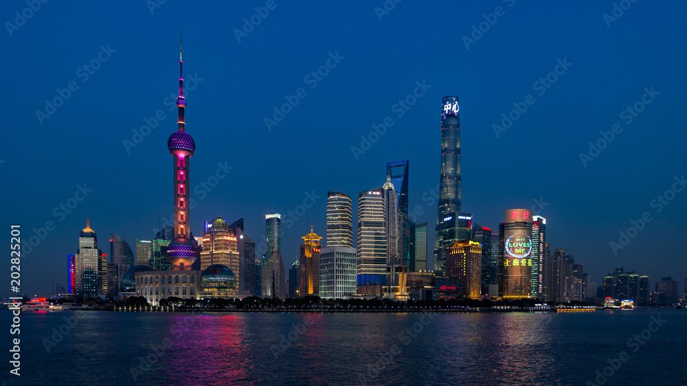Obraz premium illuminated shanghai at night