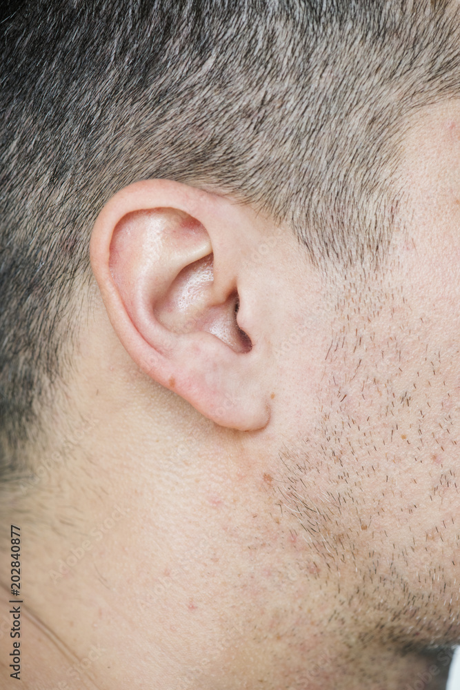 Naklejka premium Closeup of white man's ear