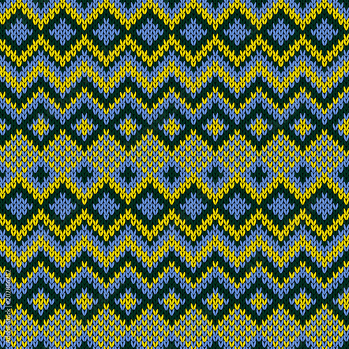 Knitted seamless ornamental pattern