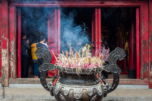 Fototapeta Naklejka Na Ścianę i Meble -  Ngoc Son Temple in Hanoi, Vietnam.