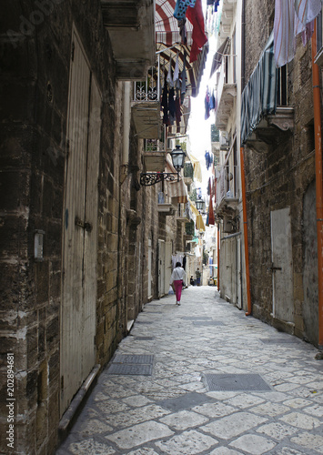 Italy, Puglia, houses in the narrow streets of the old town of Taranto