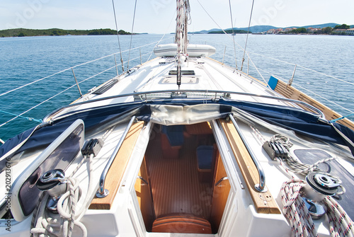 Sailing in Croatia © blindesign
