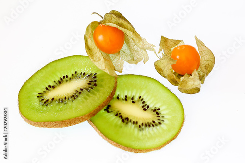 Kiwi und Kapstachelbeere  photo