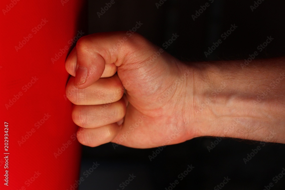 Φωτογραφία The fist beats a boxing bag close-up as a symbol of sport, strength and aggressi