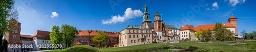 Panorama du château du Wawel et Basilique Cathédrale Saints-Stanislas-et-venceslas de Cracovie