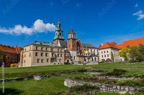 Le ch  teau du Wawel et Basilique Cath  drale Saints-Stanislas-et-venceslas de Cracovie