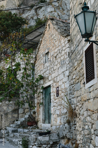 Fototapeta Naklejka Na Ścianę i Meble -  Old Houses in Omis, Croatia