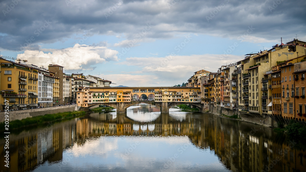 fotografía del puente Vecchio en Florencia, Italia