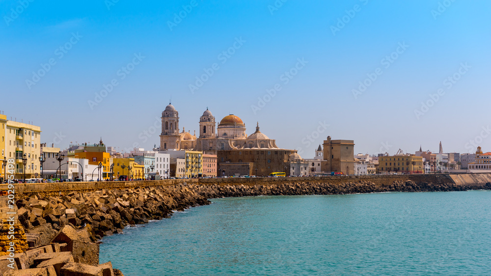 Küste von Cádiz mit Kathedrale