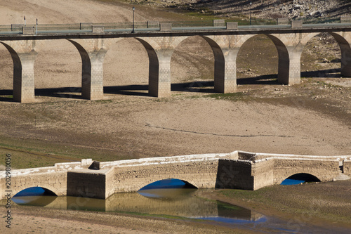 Drought in the Linares reservoir. Bridge of Maderuelo in Segovia, Castilla y Leon. Spain