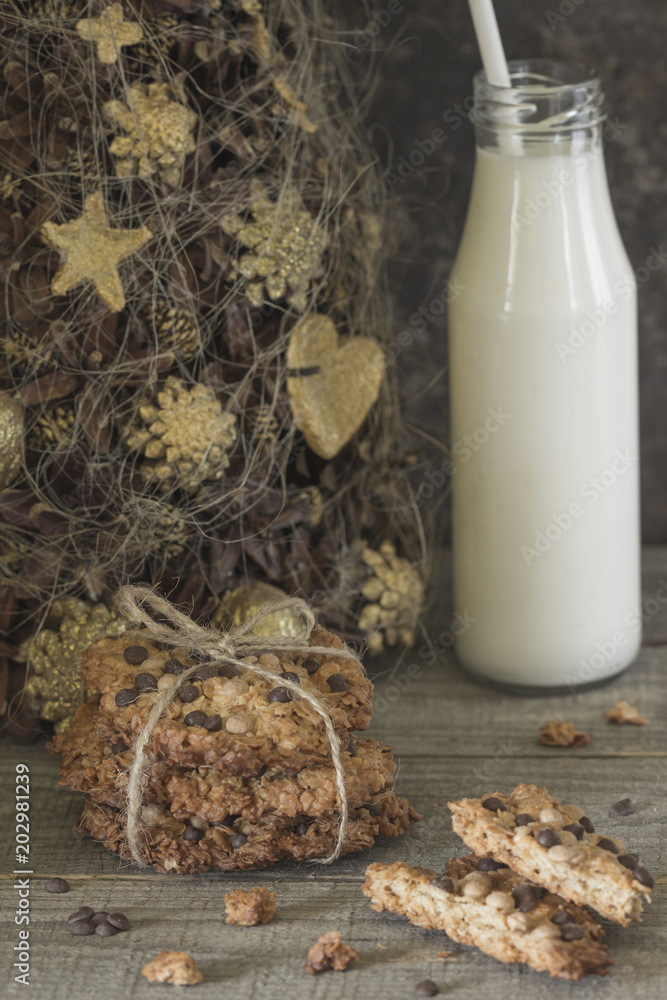 Φωτογραφία View of freshly baked homemade oatmeal cookies (Christmas decoration)