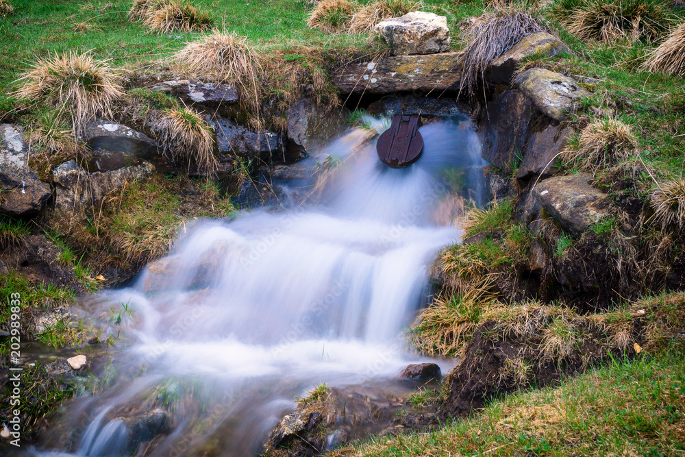 Fototapeta premium Trinkwasser Überlauf
