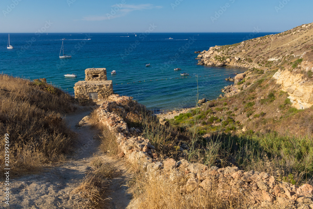 Φωτογραφία Beautiful azure blue water of Selmun beach in the summer time, in Maltese Imgieb