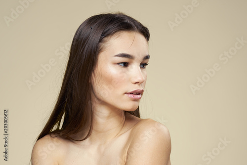 a woman with bare shoulders turned her head to the side