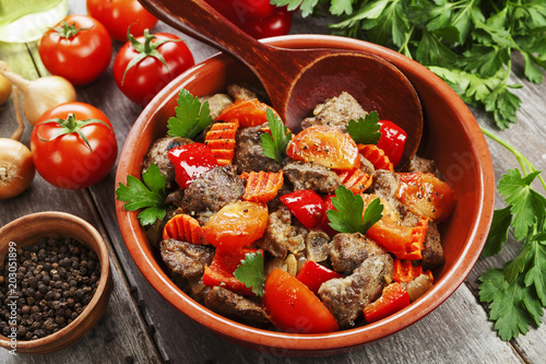 Chicken liver with sweet pepper and tomatoes