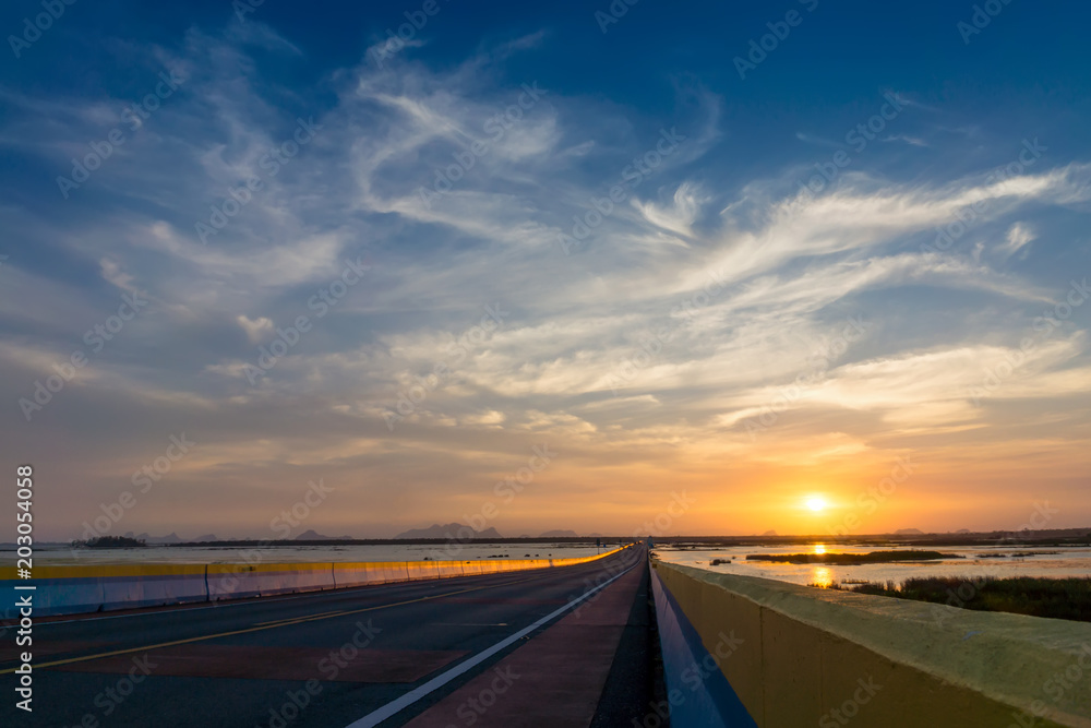 Fototapeta premium Sunset sky with road