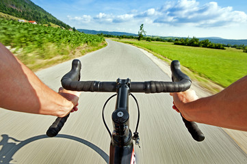 Wandcirkels Fietsen Wielrenner op asfaltweg in beweging  © Dušan Zidar