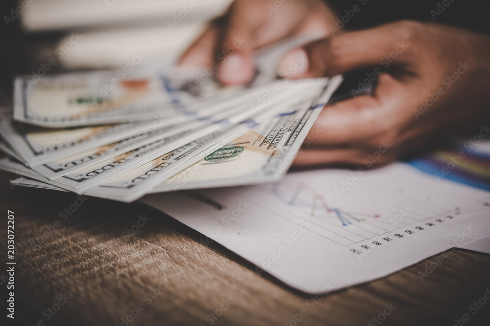 Obraz premium Close up,Hands of businesswoman. holding dollar