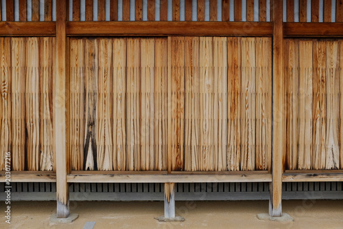 古い日本家屋の木製の壁