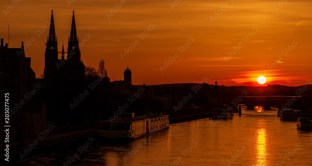 Fototapeta premium Regensburg Sonnenuntergang