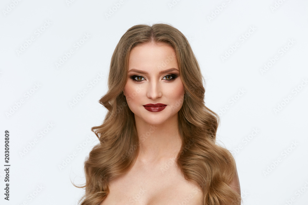 Fototapeta premium Beauty Makeup. Young Woman With Beautiful Face And Hairstyle