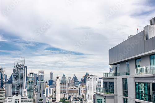 ビル ブルースカイ 青空 雲 美しい オフィス 都会 メトロシティー メガシティー 首都 