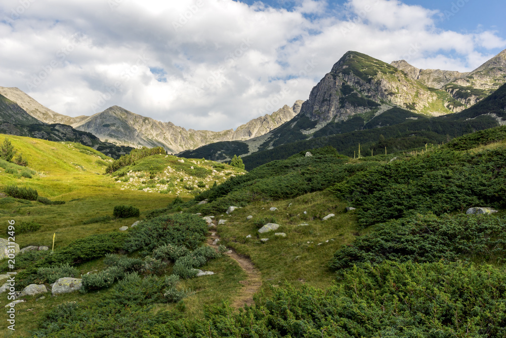 Naklejka premium Amazing Landscape of Yalovarnika peaks and Begovitsa River Valley, Pirin Mountain, Bulgaria