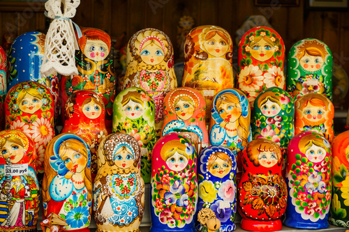 productos típicos Bielorrusos, matrioskas y marionetas