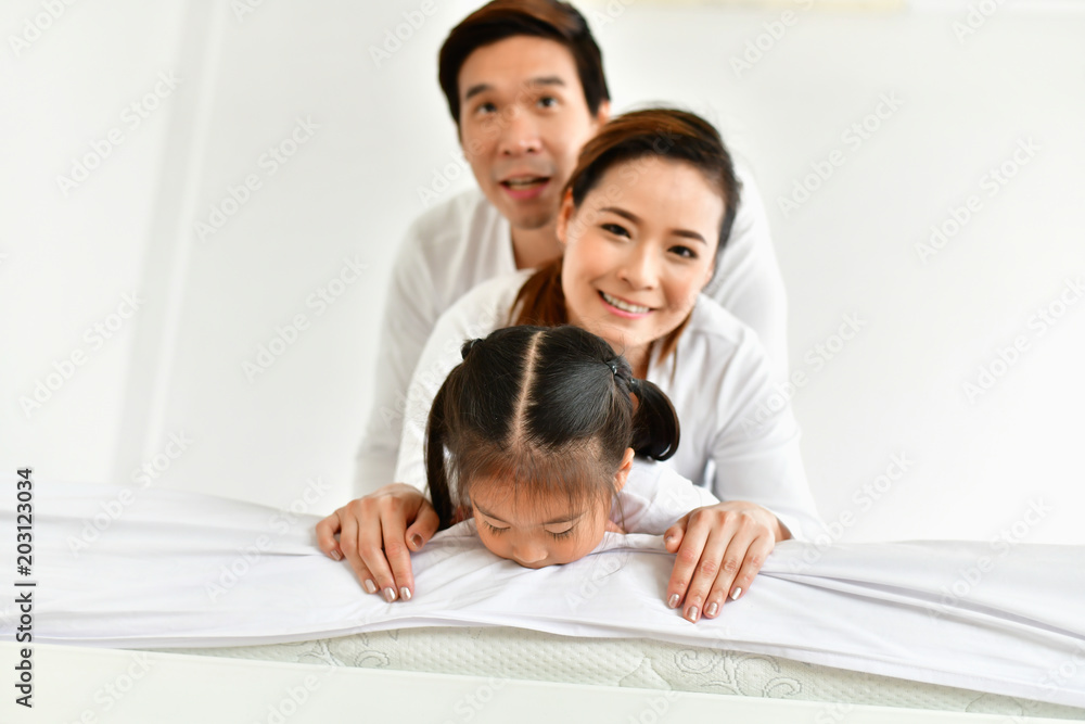 Parents and children are expressing emotions in the home. Parents and children are expressing emotions in the home.