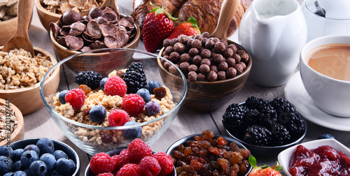 Different sorts of breakfast cereal products and fresh fruits