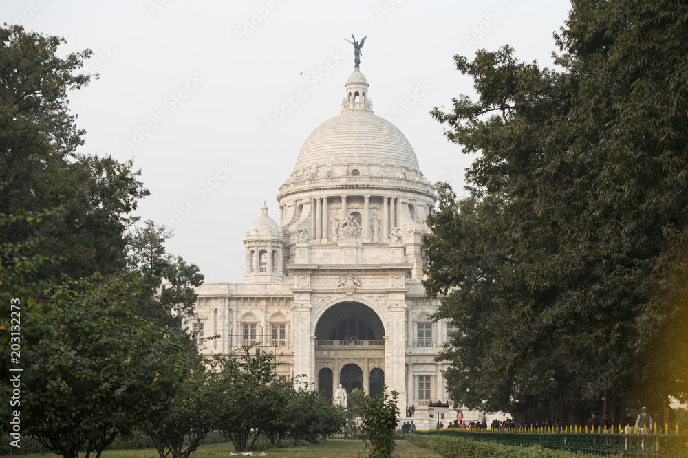 The landmark Victoria Memorial is a large marble building in Kolkata, West Bengal, India. It is dedicated to the memory of Queen Victoria.