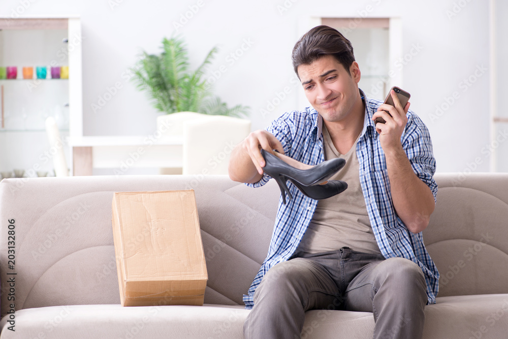 Obraz premium Man receiving wrong parcel with female woman shoes