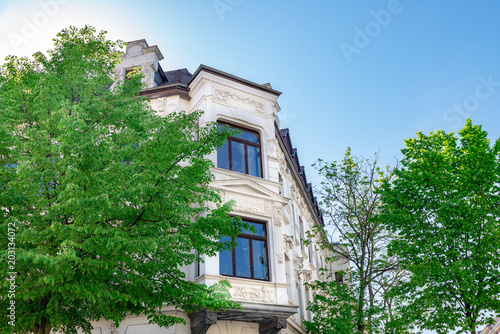hochwertiges Altbauhaus, historische Fassade © js-photo