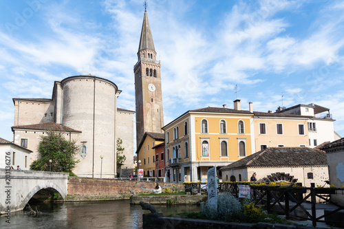 Obraz na płótnie der schiefe Glockenturm von Portogruaro w salonie