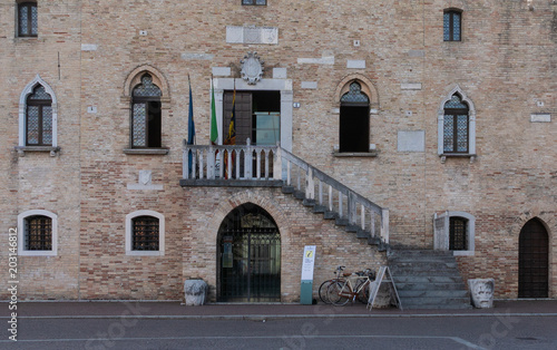 Fassade des Rathauses in Portogruaro photo