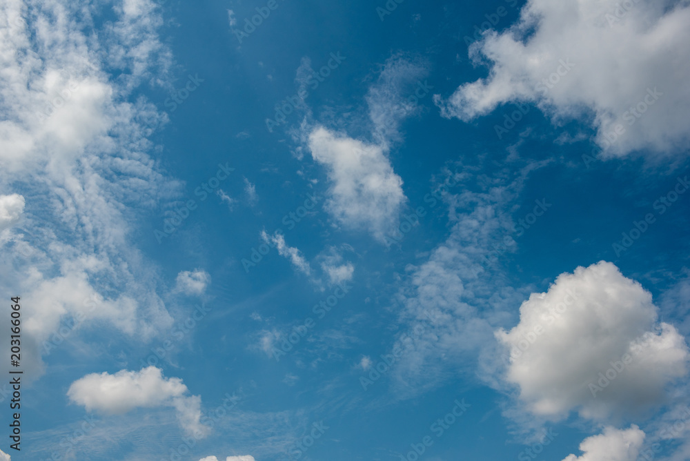 Fototapeta premium beautiful clouds white on blue sky for backgroud or backdrop