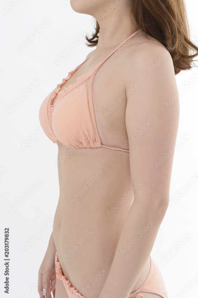 水着姿の若い女性の上半身stock Photo Adobe Stock