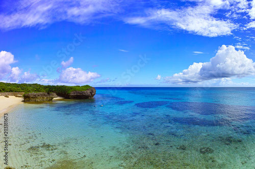 真夏の宮古島。フナクスビーチの風景
