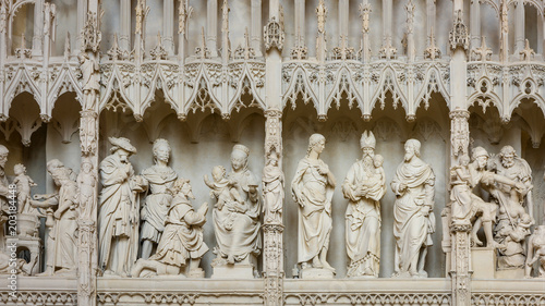 Obraz na płótnie Carved stone scenes inside Chartres Cathedral