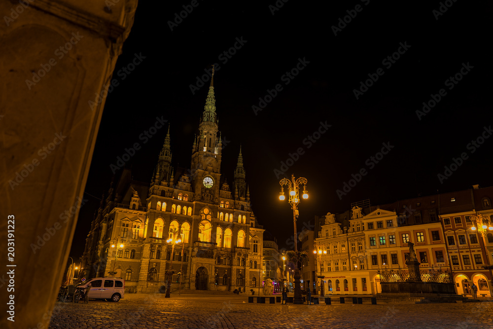 Rathaus Liberec bei Nacht