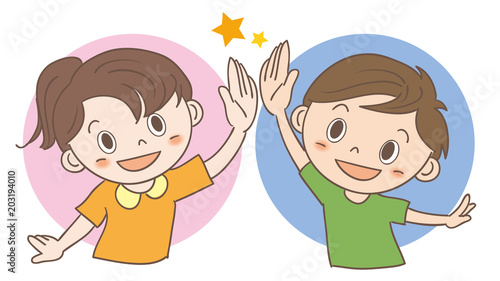 ハイタッチをする子供達