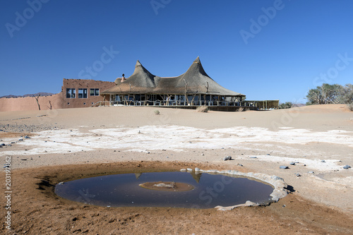 Lodge mit Wasserloch  Namibia 