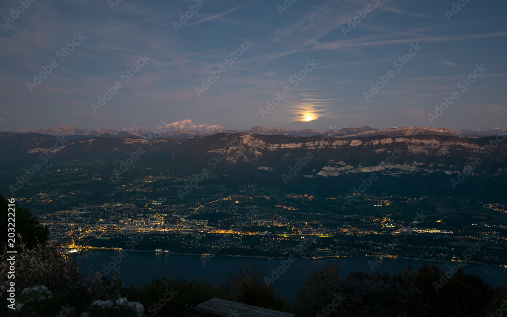Lever de lune sur Aix Les Bains