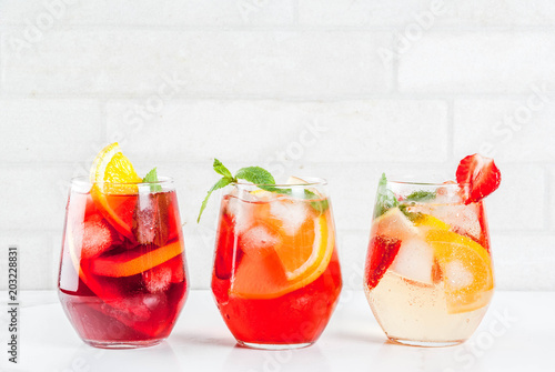 Obraz na plátně Cold white, pink and red sangria cocktails with fresh fruits, berries and mint
